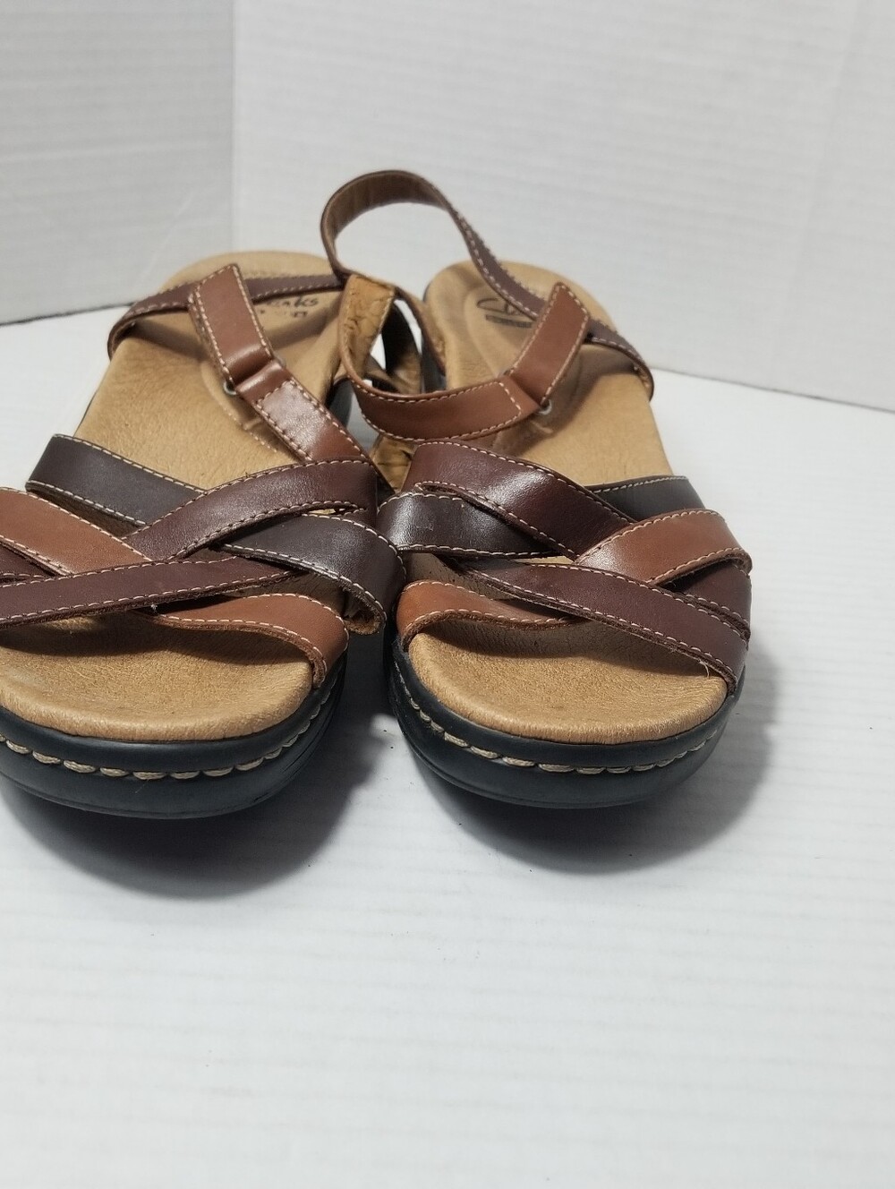 CLARKS COLLECTION WOMEN'S BROWN CROSSOVER SANDALS SIZE 9 - Picture 7 of 16